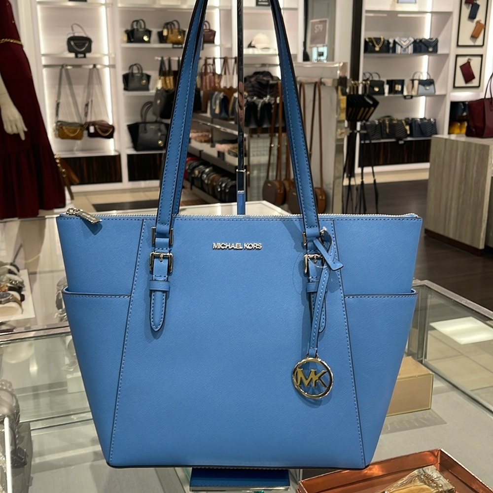 MICHAEL KORS
Jet Set Large Crossgrain Leather Top-Zip Charlotte Tote Bag
NWT